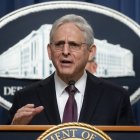 El fiscal general de Estados Unidos, Merrick Garland, habla en conferencia de prensa en el Departamento de Justicia, en Washington (EE.UU.), este 14 de abril de 2023.