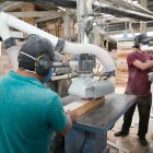 Labor. Uno de los pequeños negocios que generan empleo.