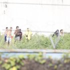 En los techos de la infraestructura carcelaria se observó como los convictos se movilizaron con armamento.