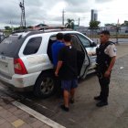 La policía logró a tres personas tras el intento de hacer detonar un artefacto explosivo contra una vivienda.