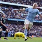 El noruego Erling Haaland firmó un doblete ayer con el Manchester City y ya suma 32 conquistas en lo que va de la temporada 2022-2023. Está a dos goles del récord absoluto de la Premier, en manos de Andy Cole (34 dianas).