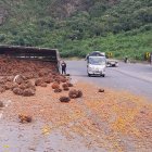 1. Incidente. Al camión se le cayó el balde donde  transportaba palma.