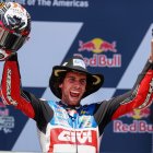 El español Alex Rins celebrando en lo alto del podio en Estados Unidos.