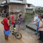 Los habitantes del sector intentaron, sin suerte, rescatarlo.