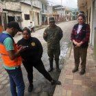 Evacuación. En Huigra, Alausí, se evacuó a 17 familias por el movimiento de tierra. Están en alerta naranja.