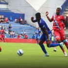 Emelec consiguió una falta penal sobre Alejandro Cabeza.