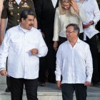 Fotografía de archivo, tomada el pasado 7 de enero, en la que se registró el encuentro del presidente de Venezuela, Nicolás Maduro (i), al recibir a su homólogo de Colombia, Gustavo Petro, en Caracas (Venezuela). EFE/Rayner Peña