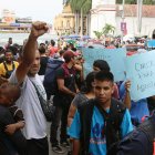 Migrantes protestan hoy para denunciar acoso y extorsiones por parte de la policía, en la ciudad de Tapachula, estado de Chiapas (México). EFE/Juan Manuel Blanco