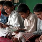 Imagen de archivo de niños afganos leyendo el Corán en un colegio religioso de Kabul, Afganistán.