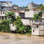 Hay cinco familias aisladas en Quinindé y hasta el cierre de esta edición no habían sido rescatadas.