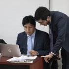 Diferimiento. El fiscal Álex Castillo durante el intento por instalar la audiencia en el Complejo Judicial norte.