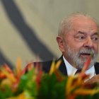 El presidente de Brasil, Luiz Inácio Lula da Silva, habla durante un encuentro con el presidente de Rumanía, Klaus Iohannis, en su visita oficial a Brasil, hoy, en el Palacio de Itamaraty, en Brasilia (Brasil). El presidente de Rumanía, Klaus Iohannis, ha partido este martes hacia Brasilia, donde inicia una gira de seis días que hasta el 26 de abril lo llevará también a visitar Chile y Argentina. EFE/ Andre Borges