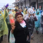 Sindicalistas y trabajadores de distintos sectores marchan hoy en rechazo a un paquete de proyectos de leyes que están en la Asamblea Legislativa, en Santa Cruz (Bolivia). Sectores como los gremiales, médicos y maestros marcharon este martes en las principales ciudades bolivianas para expresar su rechazo al "paquetazo" de proyectos de leyes. Este hace referencia al proyecto de ley 280 de Fortalecimiento a la Lucha Contra la Legitimación de Ganancias Ilícitas, el 305 de Cumplimiento de Compromisos Internacionales en Materia de DDHH y la 304 que regula y sanciona el uso indebido de las redes sociales. EFE/ Juan Carlos Torrejón