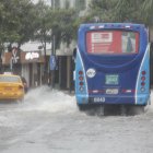 Consecuencia. La urbe lidia con el tráfico vehicular en cada aguacero que cae, que provoca inundaciones.