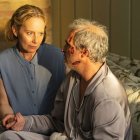 Con actuaciones de primera, esta desconcertante película, bajo la dirección de director Ari Aster, mezcla a la perfección terror y humor extremadamente oscuro.