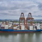 Puerto.- Una embarcación de ZIM en el Puerto de Guayaquil.