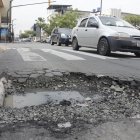Calle Esmeraldas. En este punto los agujeros son enormes y no solo en este invierno, están ahí incluso al poco tiempo de hacer trabajos de bacheo.