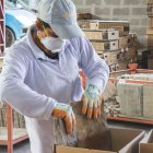 Emprender.- Una persona trabaja en una Mypime.