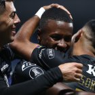 Alan Minda (c) de Independiente celebra su gol contra Liverpool