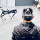 Suena a ciencia-ficción: ponerse una cinta o diadema flexible en la cabeza y controlar a través de ella a un robot con la mente.