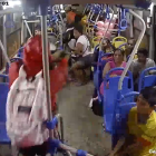 Caso. El hecho quedó registrado en cámaras del bus.