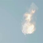 Fotograma cedido por SpaceX de la transmisión del lanzamiento del cohete Starship, en la que se le ve explotar momentos después de despegar desde Boca Chica, Texas,este 20 de abril de 2023.