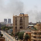 Una lucha de poder estalló el 15 de abril entre el ejército sudanés dirigido por el jefe del ejército general Abdel Fattah al-Burhan y los paramilitares de las Fuerzas de Apoyo Rápido (RSF) dirigidas por el general Mohamed Hamdan Dagalo.