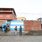 Explosión. El artefacto lanzado a un garaje era un taco de dinamita.