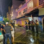 El hombre fue atacado a tiros cuando salía de un billar