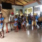 Actividad. Niños y niñas de entre los 8 a 12 años de edad participan de una presentación en el centro intercultural de la ciudad, Casa de la Juventud.
