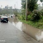 Movilidad. En la avenida Simón Bolívar, en el sector de Gualo, un carril está inundado.