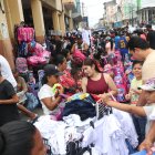 Las prendas escolares varían de precio de acuerdo a la talla.