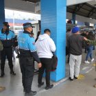 Seguridad. La fuerza pública y municipal realizaron controles en paradas del sur de la ciudad
