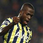 Valencia saltó de titular y participó los 90 minutos con su equipo.