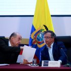 El presidente de Colombia, Gustavo Petro (d), y su ministro de Relaciones Exteriores, Álvaro Leyva, en una fotografía de archivo.