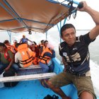En el mar. Los pescadores y los navegantes suelen trasladarse con el miedo que otra lancha se les aparezca y los extorsione o les robe. No hay tranquilidad en el mar.