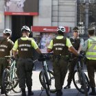 Carabineros trabajan en la prevención del delito el 20 de abril de 2023, en una calle en Santiago (Chile). La ministra del Interior de Chile, Carolina Tohá, lanzó este lunes desde Santiago el "Plan Calles sin Violencia", una estrategia que se implementará en las comunas con mayor índice de delitos violentos y que eventualmente llegará a todo el país.