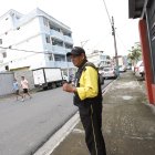 Algunos dueños de negocios han contratado guardias privados para ahuyentar a los hampones.