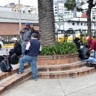 Trabajadores buscando empleo en el norte de Quito.