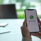 Según la red de mensajería, cada teléfono vinculado se conecta con WhatsApp de forma independiente