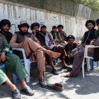 Fotografía de archivo en la que se registró a un grupo de Talibanes en Kabul (Afganistán).