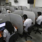 Tarea. Imagen referencial de un centro de llamadas relacionadas con citas médicas del IESS.