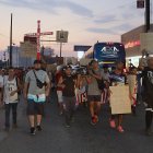 Migrantes protestan por la muerte de uno de sus compañeros, hoy en el municipio de Huixtla, en Chiapas (México).