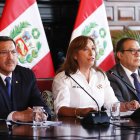 Fotografía cedida por Presidencia del Perú, donde se observa a la presidenta de Perú Dina Boluarte durante en una rueda de prensa hoy, en Lima (Perú). La presidenta de Perú, Dina Boluarte, responsabilizó este miércoles a los migrantes de la criminalidad que afecta a su país, pues dijo que son ellos los que "lamentablemente están cometiendo" actos de delincuencia. EFE/ Presidencia del Perú/SOLO USO EDITORIAL/SOLO DISPONIBLE PARA ILUSTRAR LA NOTICIA QUE ACOMPAÑA (CRÉDITO OBLIGATORIO)