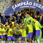Brasil celebró el título sudamericano en febrero tras vencer a Uruguay 2-0.