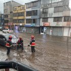 Colapso. Las calles de algunos barrios quedaron anegadas tras la fuerte lluvia