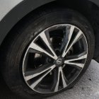 Las llantas del costado derecho se poncharon y fue por eso que el galeno pidió ayuda a su padre.