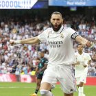 El delantero del Real Madrid Karim Benzema suma ya Benzema, triplete y récord histórico