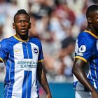 Pervis Estupiñán (i) y Moisés Caicedo participaron activamente en el partido.