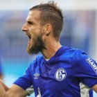 Dominick Drexler celebró eufórico el gol de la victoria del Schalke.